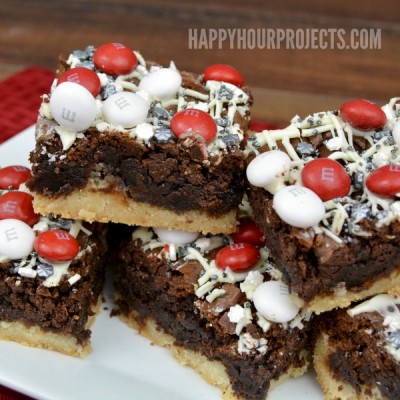 http://happyhourprojects.com/wp-content/uploads/2014/12/Black-White-Peppermint-MMs-Brownie-Bars-10-400x400.jpg