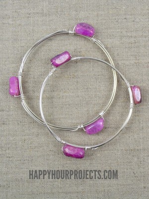 http://happyhourprojects.com/wp-content/uploads/2015/02/Wire-Bead-Bangle-1-300x400.jpg