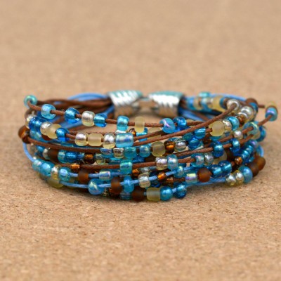 http://happyhourprojects.com/wp-content/uploads/2015/08/Seed-Bead-Layered-Bracelet-1-400x400.jpg