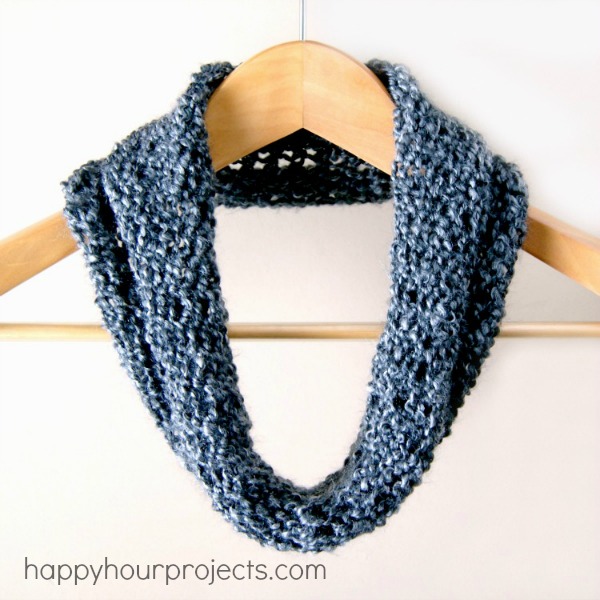 Beginner's Loom Knit Cowl - An Easy Last-Minute Handmade Gift! at www.happyhourprojects.com