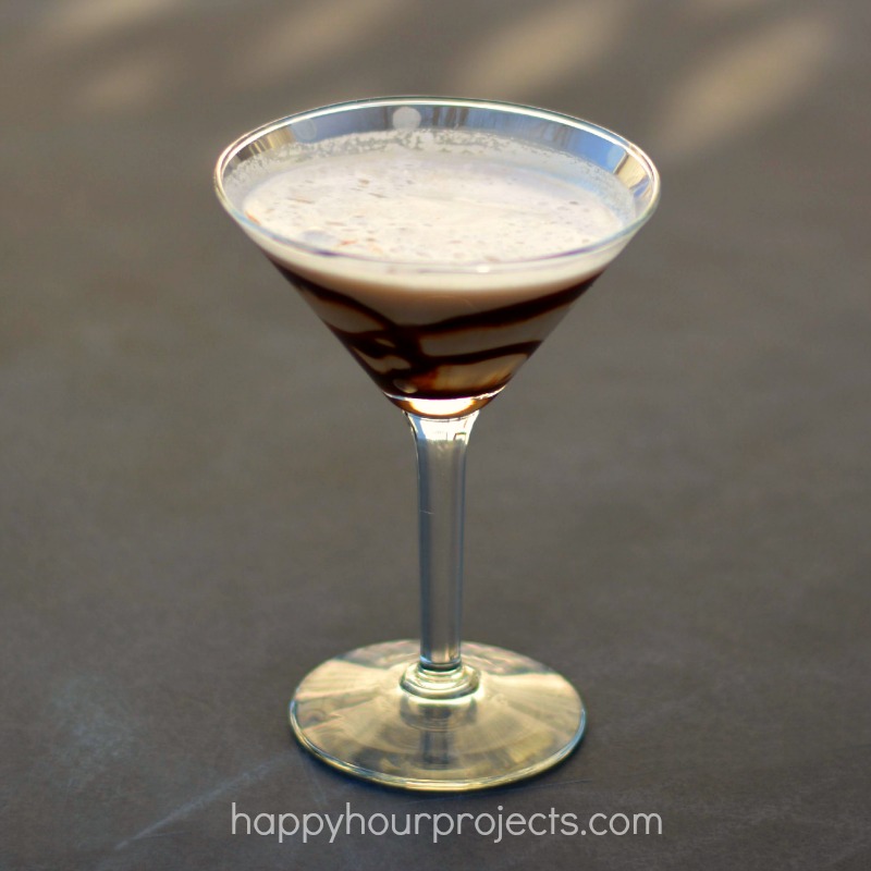 Mint Cookie Martini at www.happyhourprojects.com