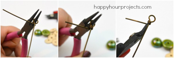 Easy Beaded Bar Necklace at www.happyhourprojects.com