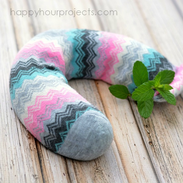 Aromatherapy Neck Pillow Video Tutorial at www.happyhourprojects.com