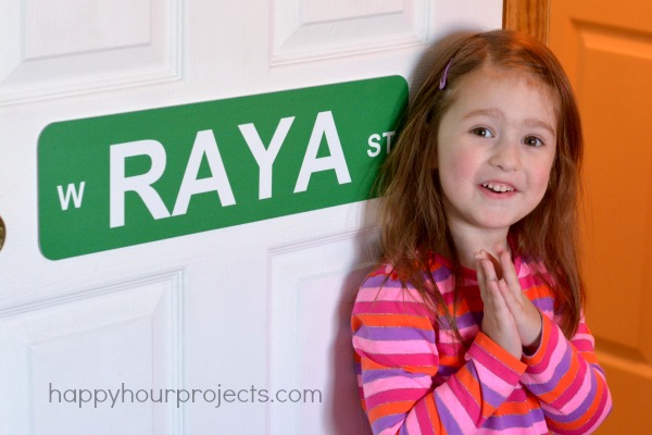 BuildASign Street Signs For Kids Rooms and $50 Giveaway at www.happyhourprojects.com