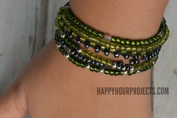 Beaded Button Clasp Bracelet at www.happyhourprojects.com
