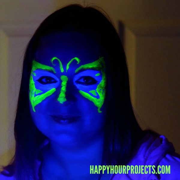 Butterfly Face Paint Tutorial at www.happyhourprojects.com #TulipBodyArt