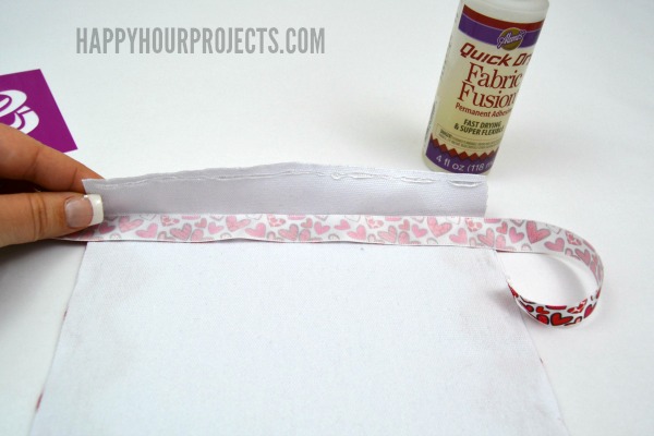No-Sew Valentine Gift Pouch at www.happyhourprojects.com