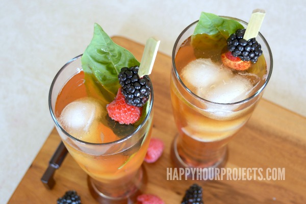 Lemon Berry Iced Tea Cocktail with Lipton Pure Leaf at www.happyhourprojects.com