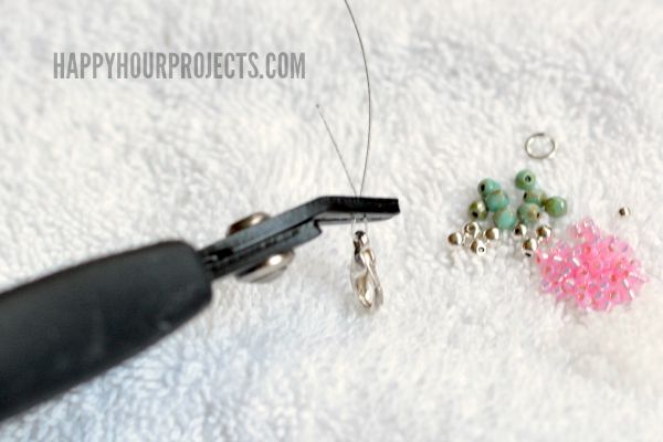 Easy Beaded Ankle Bracelet | Great Beginner's Jewelry Project at www.happyhourprojects.com