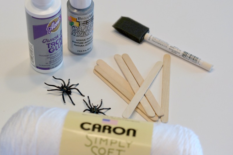 Halloween Håndverk For Barn / Craft Stick Spiderwebs på www.happyhourprojects.com