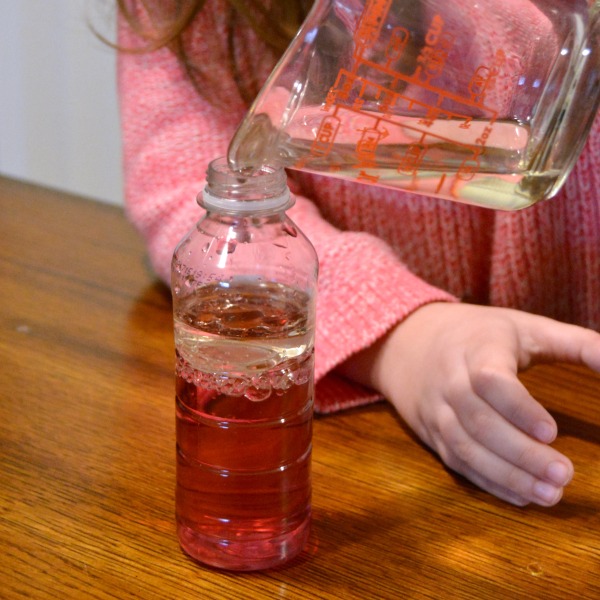 Recycled Crafts | Kids' Oil + Water Science Experiment at www.happyhourprojects.com