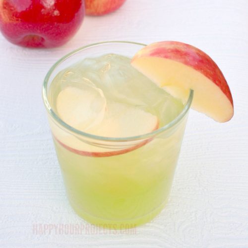 Caramel Apple Cooler at happyhourprojects.com | This fresh fall vodka cocktail has simple caramel and apple flavors great for any autumn or Halloween party!